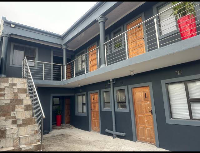 8 BEDROOM FREEHOLD FOR SALE IN MANDELA PARK
